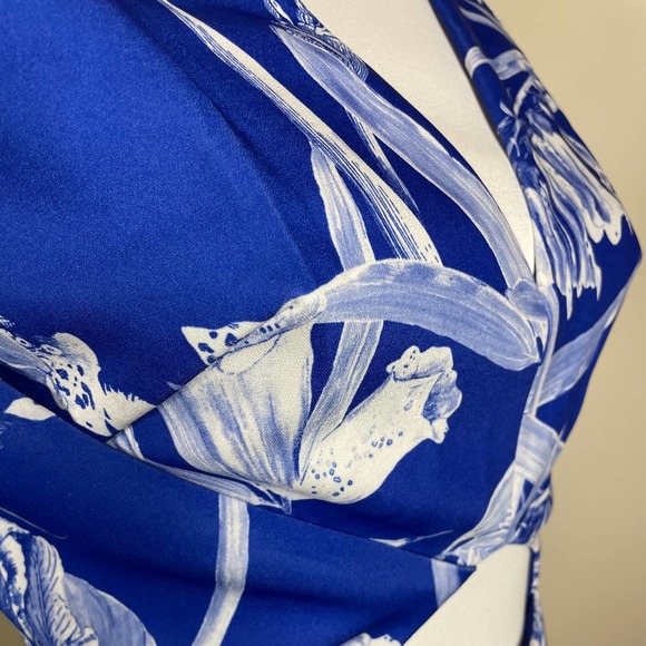 Stylestalker Blue Jasmine V-Neck Dress with Cut Out - Picture 6 of 8